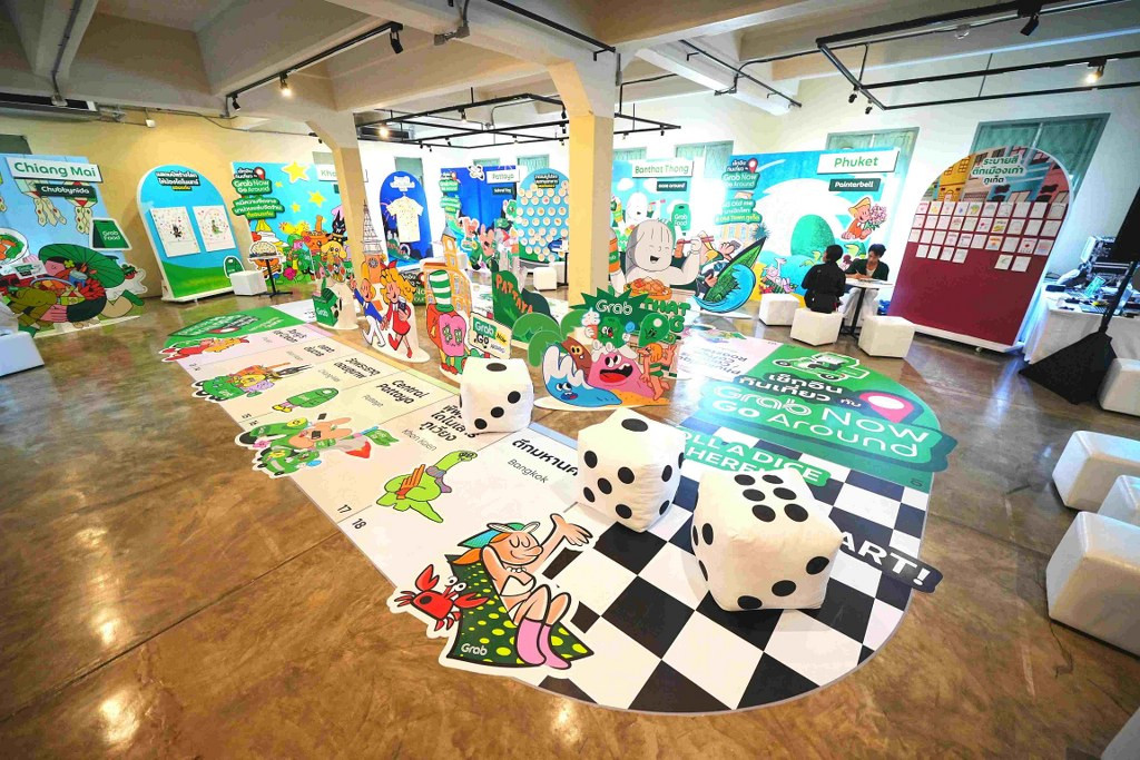 A room with many different colored objects
AI-generated content may be incorrect.
