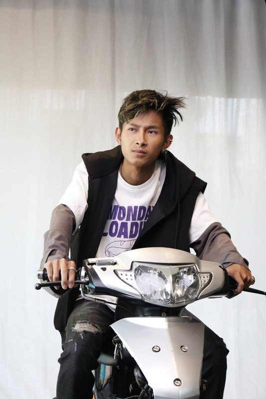ค๊อปเตอร์ ธัชพล ความหล่อเข้าตาเอกชัย ศรีวิชัย ให้ประเดิมหนัง "ยายสปึด"