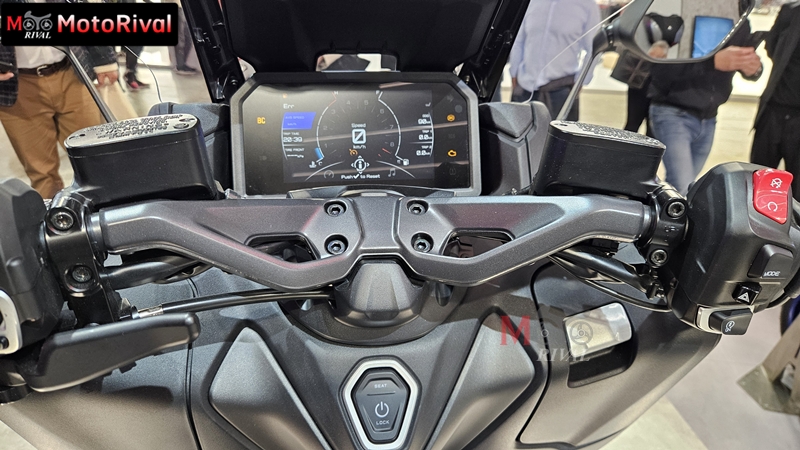 2025 yamaha tmax560 009