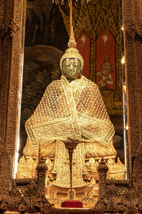 พระแก้วมรกตเครื่องทรงฤดูหนาว