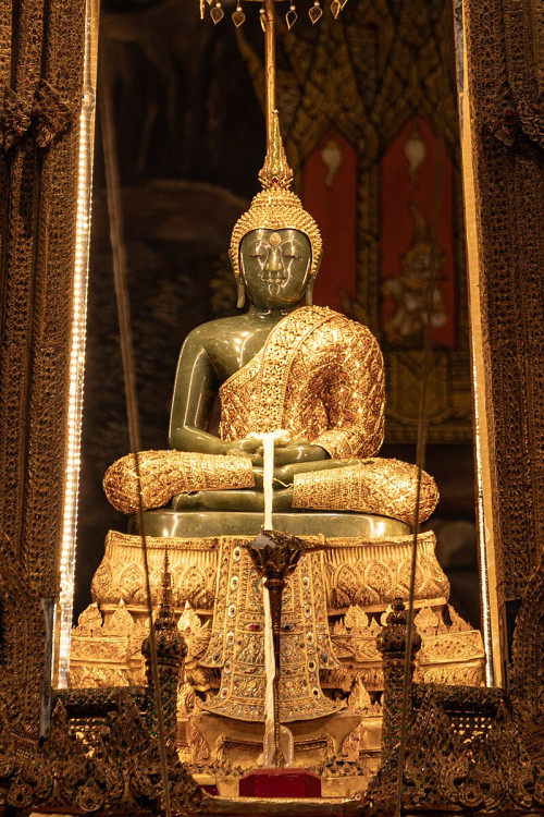 พระแก้วมรกตเครื่องทรงฤดูฝน