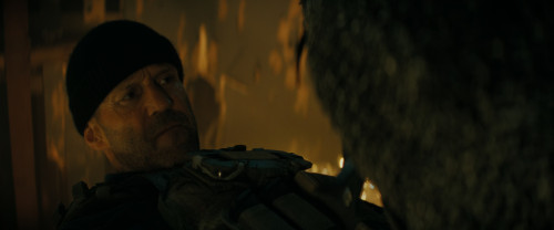 A.Working.Man.2025.2160p.DV.HDR.DDP5.1.H265Argon-.mkv_snapshot_01.41.38.682.jpg
