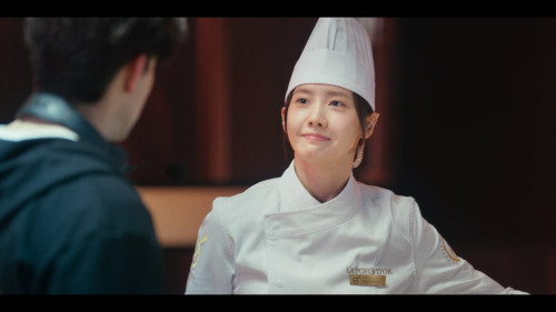 Bon.Appetit.Your.Majesty.S01E01.1080p.NF.WEB-DL.AAC2.0.H264.mkv_snapshot_00.06.41.747.jpg