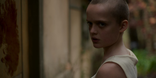 Bring.Her.Back.2025.2160p.DV.HDR.iT.WEB-DL.DDP5.1.H265Argon.mkv_snapshot_00.25.18.346.jpg