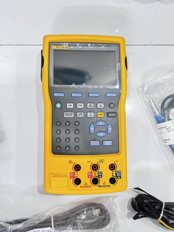 Fluke 754 Documenting Process Calibrator Kit, Includes FREE Products with Purchase