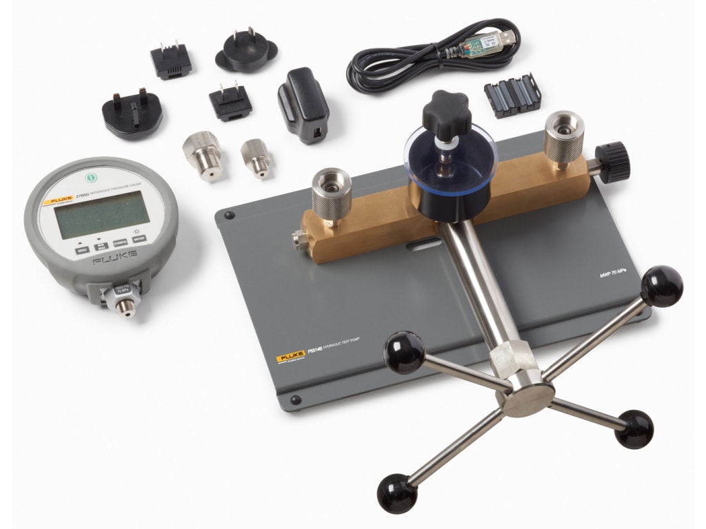 Fluke P5510/14B-2700G-6/C Pneumatic Comparison Test Pump with six gauges, accredited