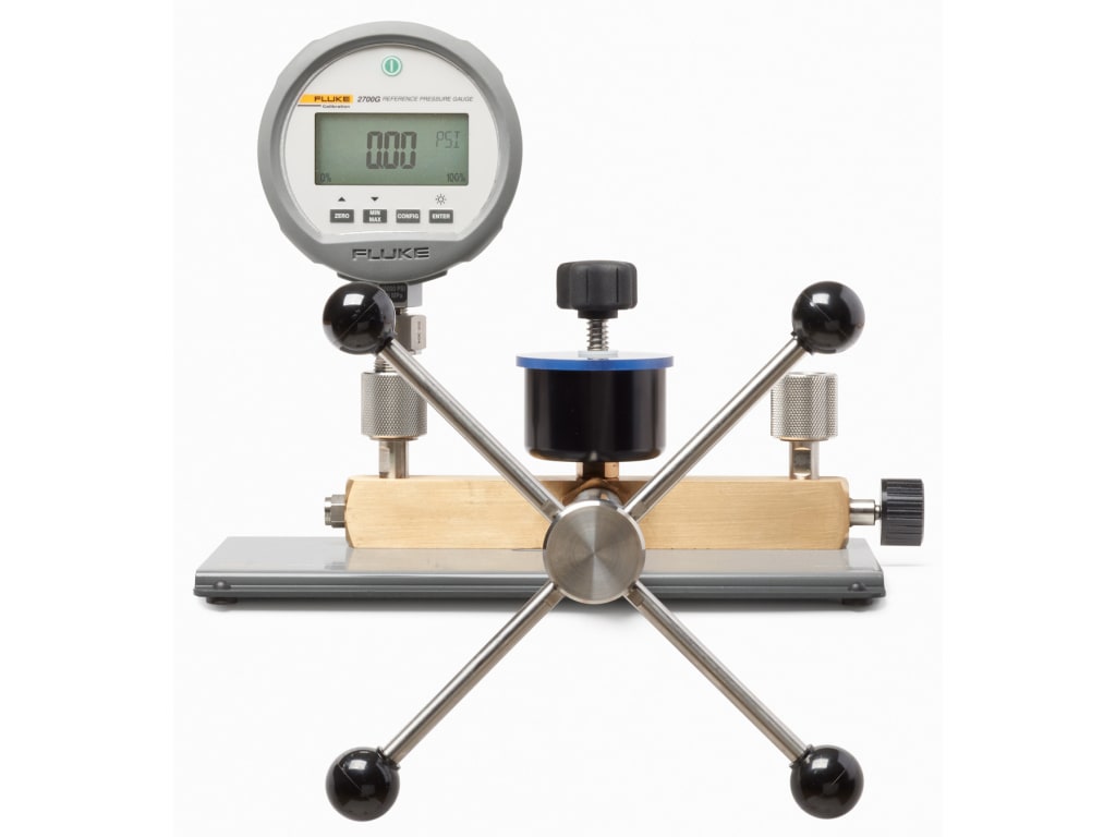 Fluke P5514B-2700G-1/C Hydraulic Pressure Comparator with gauge, 70 Mpa, accredited