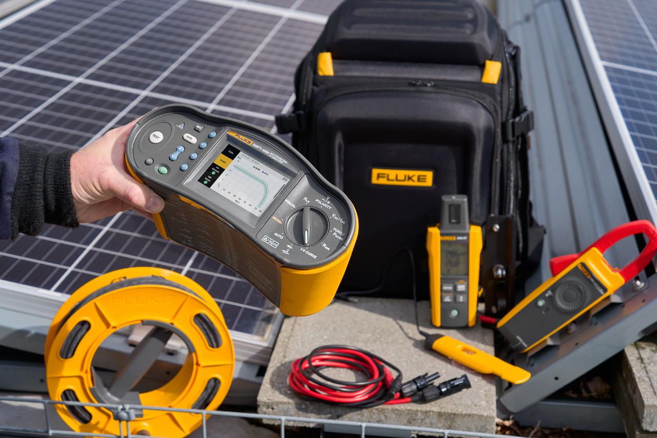 Fluke SMFT-1000 PRO Multifunction PV Tester and Performance Analyzer Kit with irradiance meter, current clamp and TruTest software, 1000 V, 20/400 A