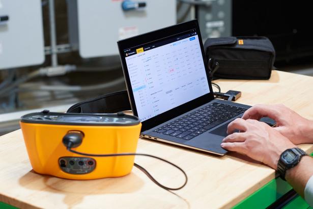 Fluke SMFT-1000 Multifunction PV Tester and Performance Analyzer Kit with irradiance meter/current clamp/one-year premium care, 1000 V, 20/400 A