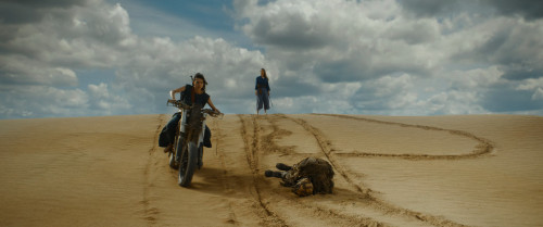 Furiosa.A.Mad.Max.Saga.2024.2160p.DV.HDR.MAX.APP-DL.DDP5.1.HEVC.H265Argon-.mkv_snapshot_00.05.48.348.jpg