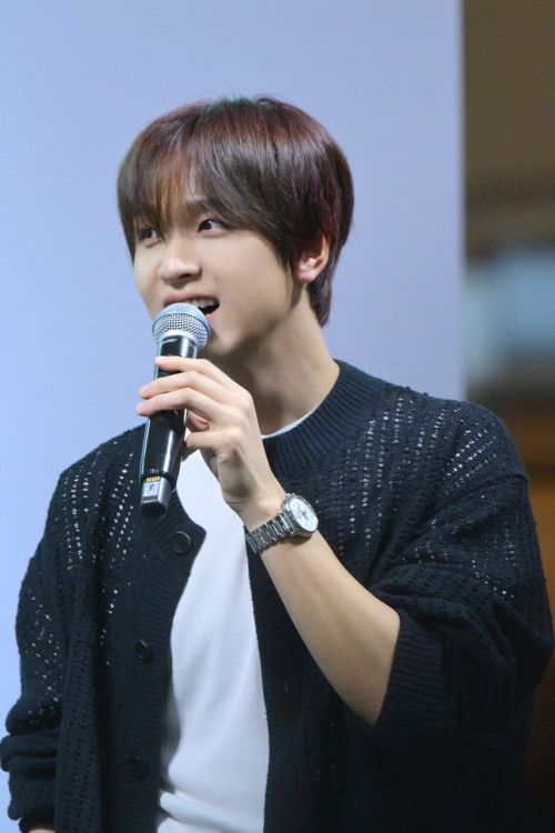 HAECHAN--2--Shopee-x-NCT-DREAM-Go-Back-To-The-Future-FANSIGN--FAN-EVENT.jpg