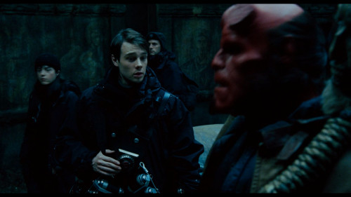 Hellboy.2004.1080p.AMZN.WEB-DL.DDP5.1.HEVC.H265Argon-.mkv_snapshot_01.28.17.741.jpg