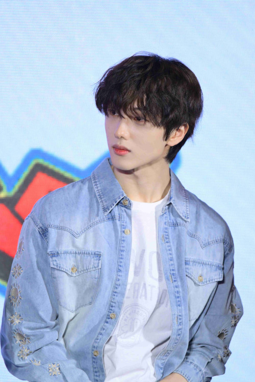 JISUNG--1--Shopee-x-NCT-DREAM-_Go-Back-To-The-Future_-FANSIGN--FAN-EVENT-2.jpg