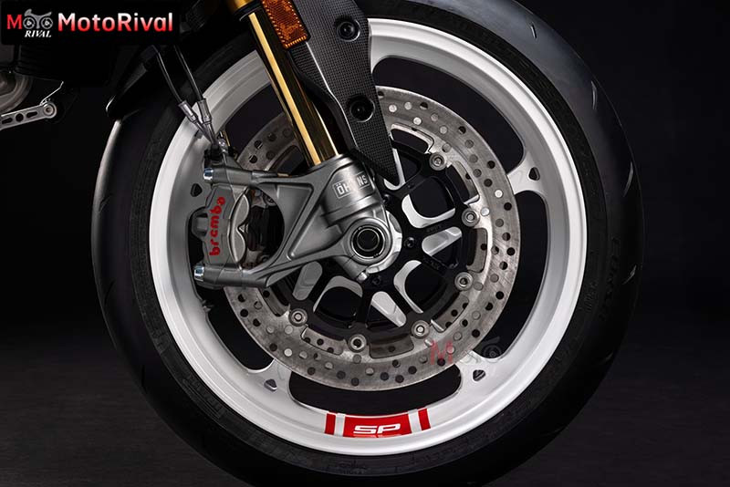 MY26 HYPERMOTARD V2S DETAILS 18 UC874019 Preview copy