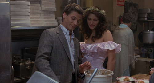 Mystic.Pizza.1988.1080p.AMZN.APP-DL.DDP2.0.HEVC.H265Argon-.mkv_snapshot_01.39.15.612.jpg