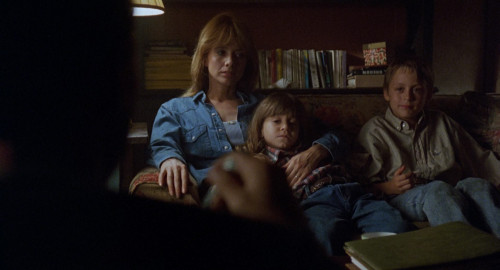 Nowhere.To.Run.1993.1080p.iT.WEB-DL.DDP2.0.H264Argon-.mkv_snapshot_00.28.49.549.jpg
