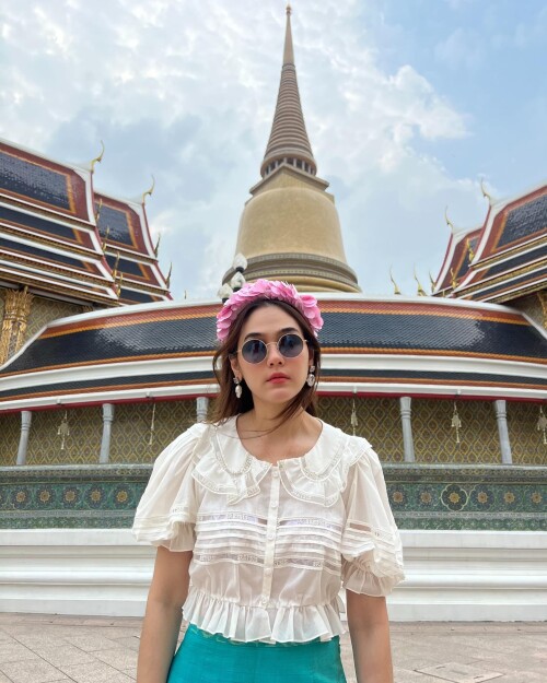 Photo by Araya Alberta Hargate on March 16, 2024. May be an image of 1 person, Shwedagon Pagoda and 