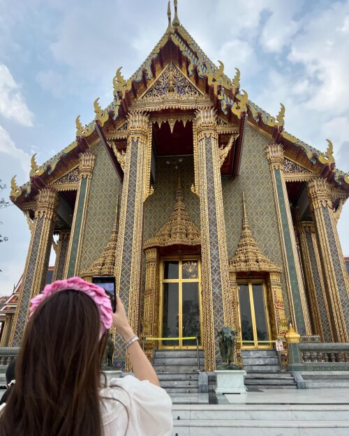 Photo-by-Araya-Alberta-Hargate-on-March-16-2024.-May-be-an-image-of-1-person-Wat-Pho-and-Shwedagon-Pagoda..md.jpeg