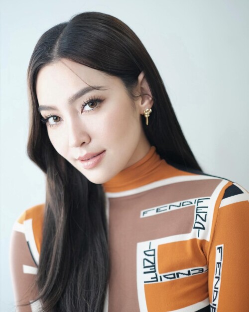 Photo-by-Bella-Ranee-Campen-on-March-17-2024.-May-be-an-image-of-1-person-hair-makeup-turtleneck-and-top..md.jpeg