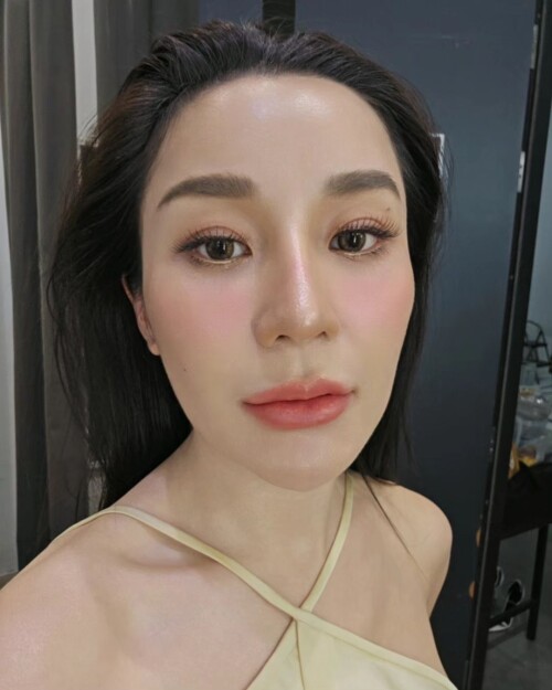 Photo by Busarakum Vongkumlao on May 28, 2024. May be a selfie of 1 person, makeup, hair, eyeliner a