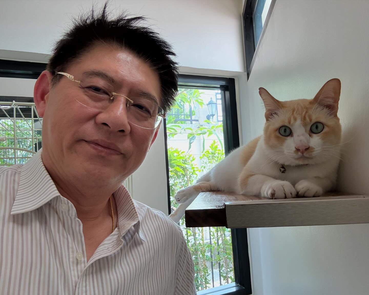 Photo by @sorrayuth9111 on October 25, 2024. อาจเป็นรูปเซลฟี่ของ 1 คน และ ลูกแมว.