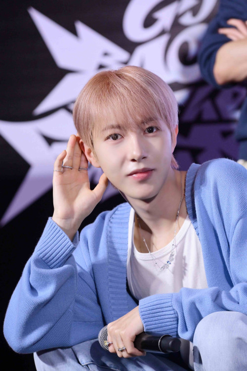 RENJUN--1--Shopee-x-NCT-DREAM-_Go-Back-To-The-Future_-FANSIGN--FAN-EVENT-2.jpg