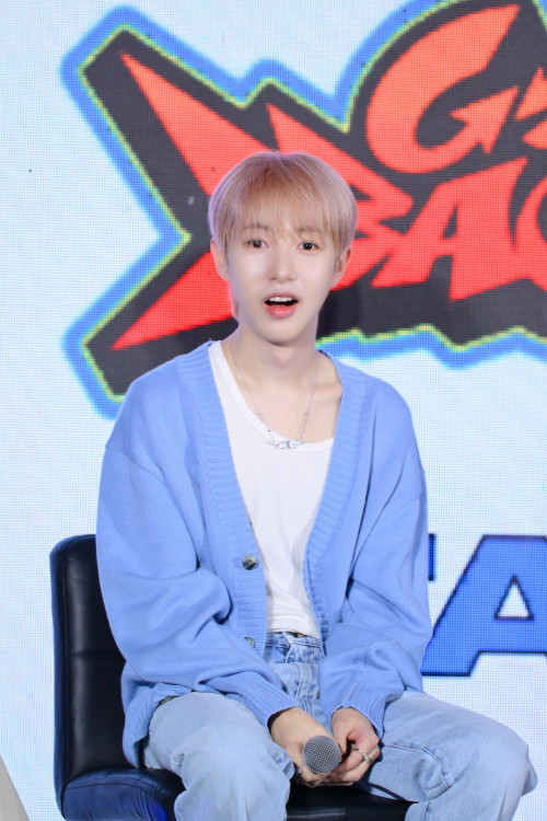 RENJUN--2--Shopee-x-NCT-DREAM-_Go-Back-To-The-Future_-FANSIGN--FAN-EVENT-2.jpg
