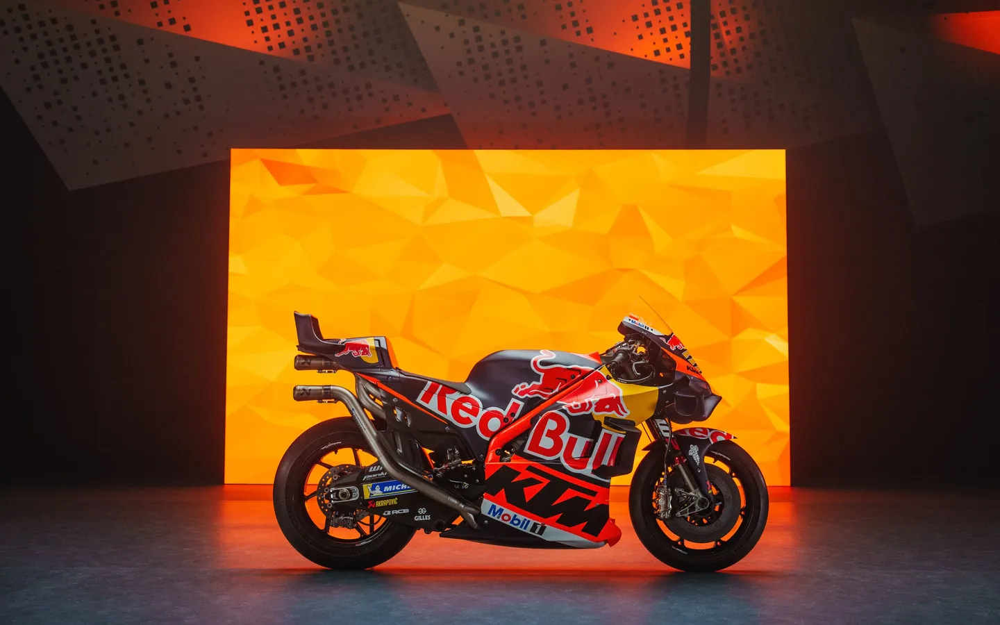 Red-Bull-KTM_RC16_MotoGP_Binder-33_2024-8.webp