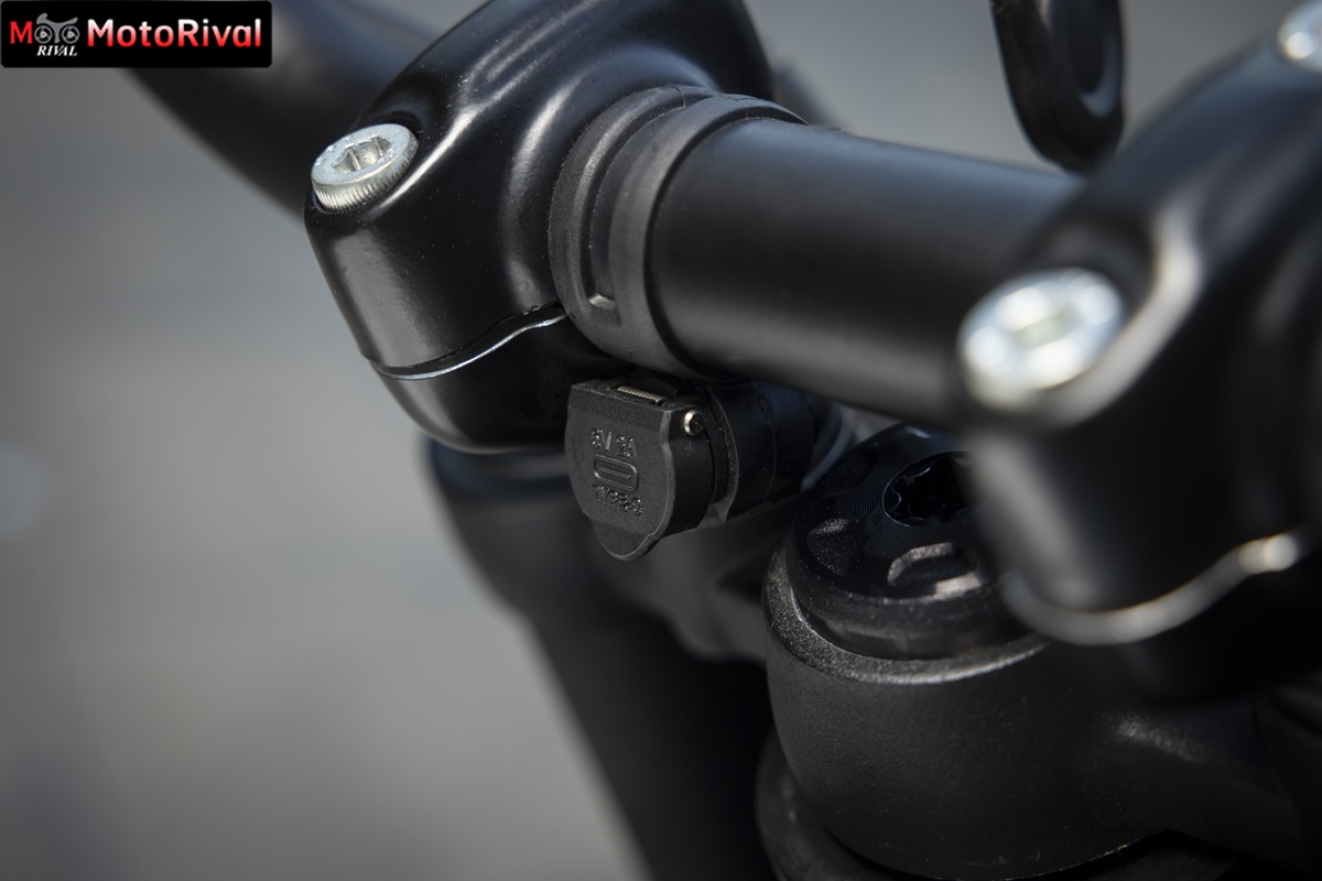 Royal Enfield Guerrilla 450 Handlebar Close Up