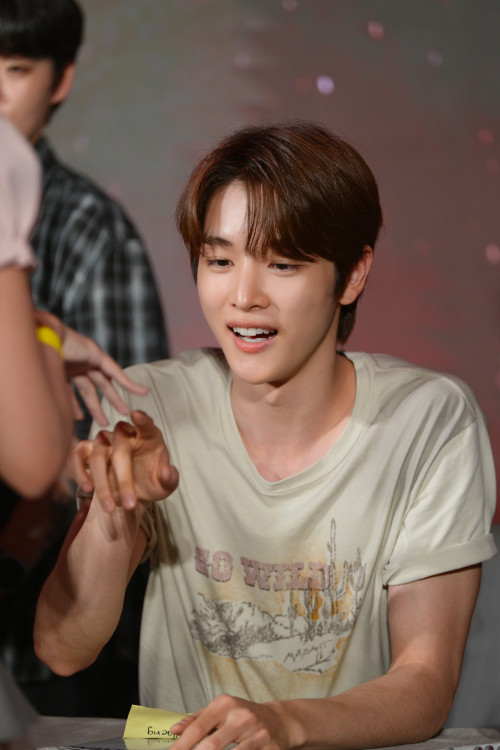 SUNGCHAN--2--Shopee-x-RIIZE-ODYSSEY-SWEET-CAFE--FANSIGN-EVENT.jpg