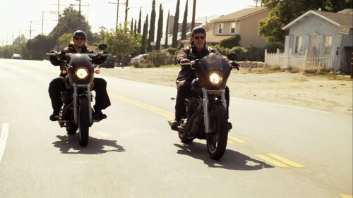 Sons.of.Anarchy.S01E01.1080p.DSNP.WEB-DL.AAC2.0.H265.mkv_snapshot_41.51.764.jpg