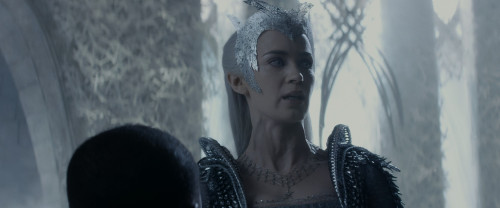 The.Huntsman.Winters.War.2016.2160p.HDR.iT.WEB-DL.DDP5.1.HEVC.H265Argon-.mkv_snapshot_00.12.06.666.jpg
