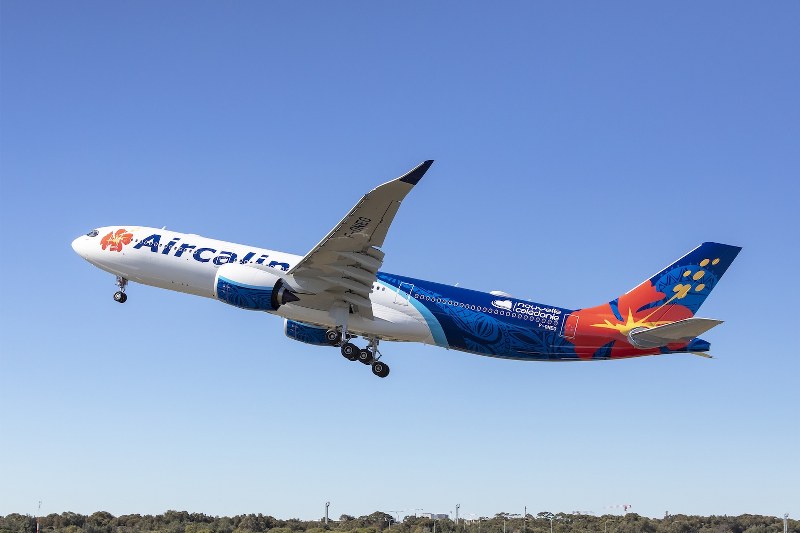 A person and person sitting at a table with food

AI-generated content may be incorrect.