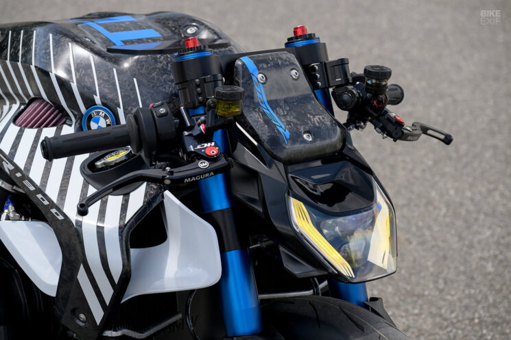 custom bmw r 1300 r 9 745x497