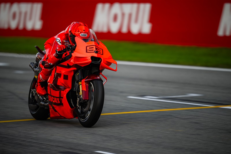 ducati gp27 test 003