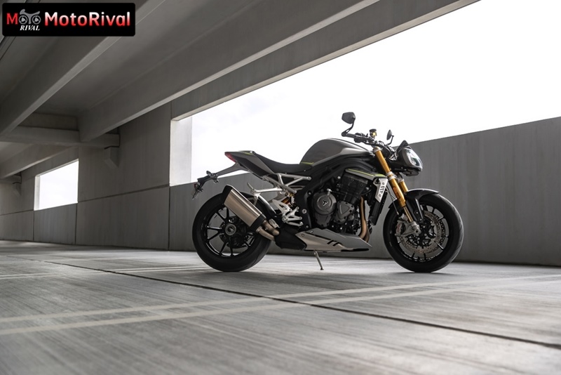 ducati streetfighter v4 s vs triumph speed triple 1200 rs 005