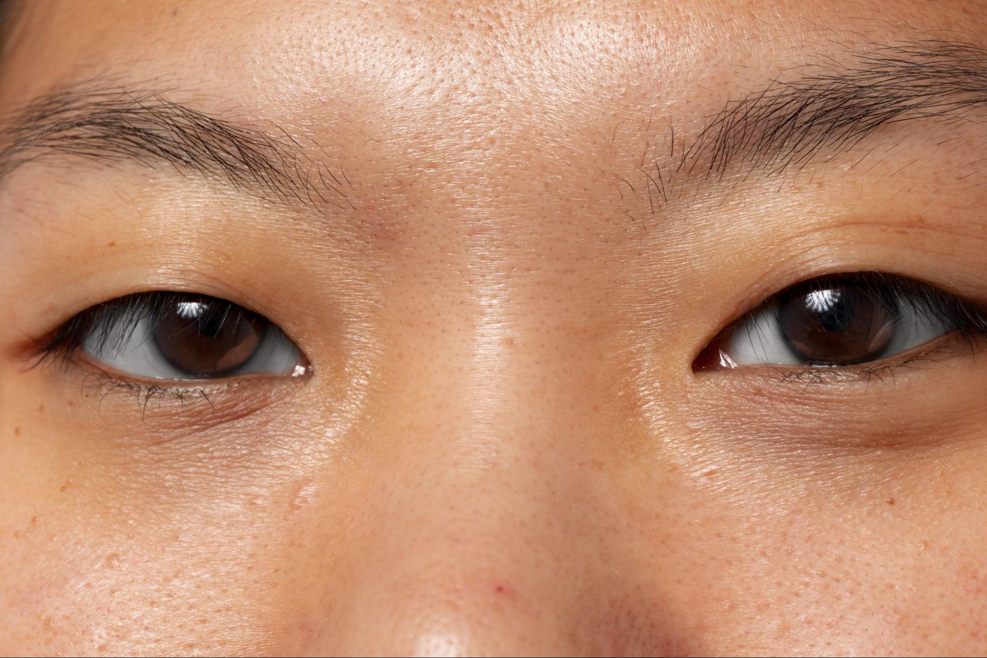 ทำตาสองชั้น