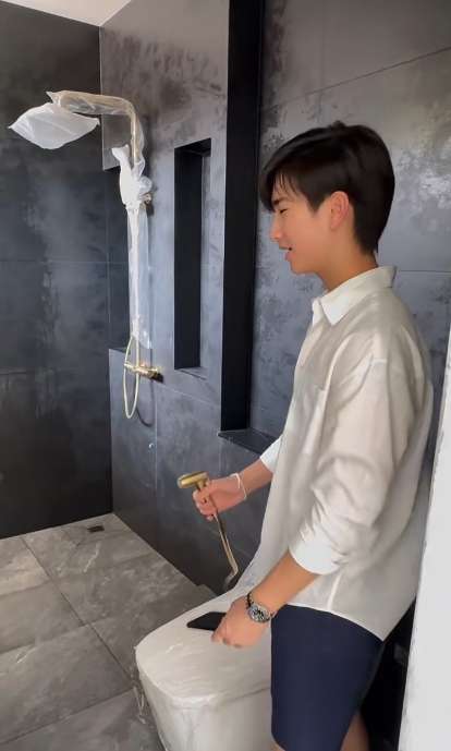 gal 9786506 20250508013520 58c06f3