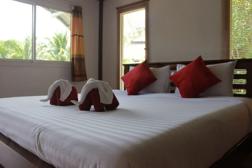 ที่พักเขาสก แนะนำ