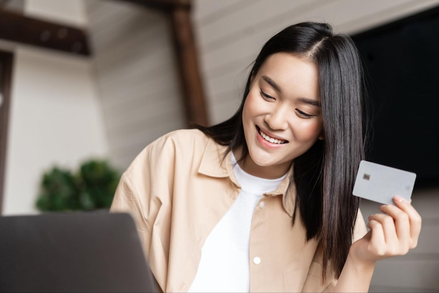 การจัดการเงินด้วยบัตรกดเงินสด