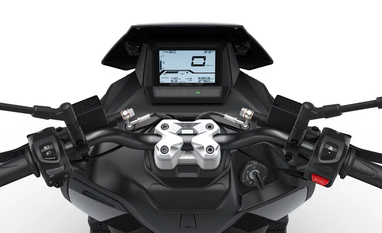 peugeot pulsion evo mad black cockpit view