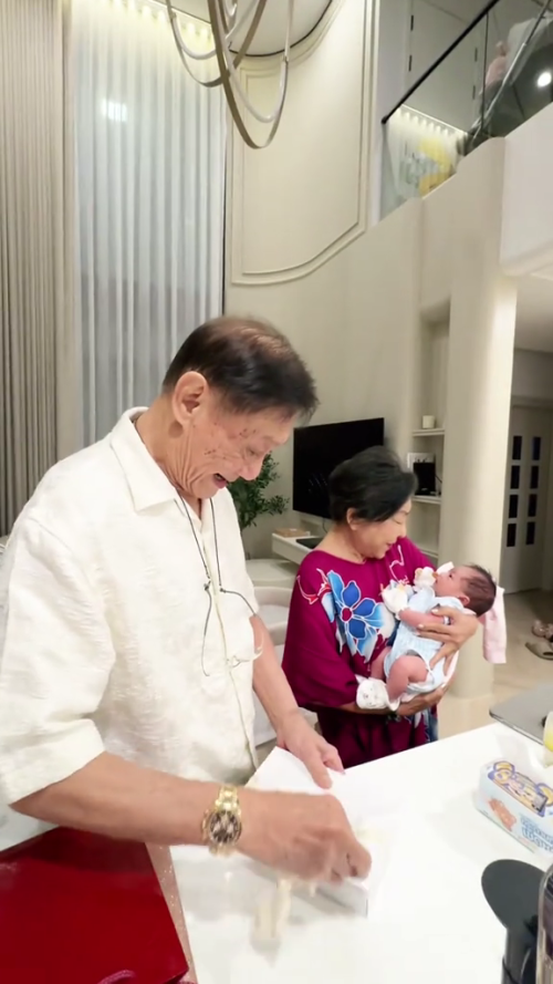 snaptik 7524265822865444114 mp4 000000766