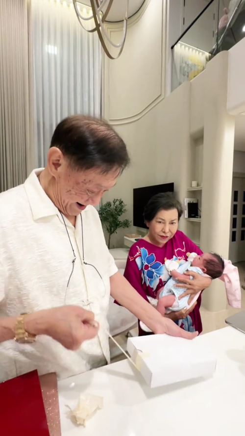 snaptik 7524265822865444114 mp4 000010233