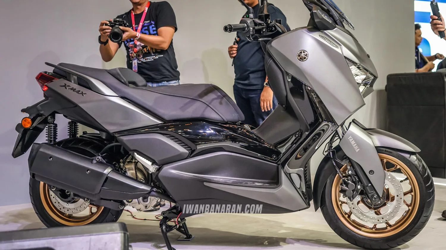 xmax 250 electric visor 10